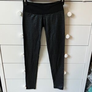 💕NWOT SO WOMENS SIZE XS SHIMMER CHEVRON LEGGING